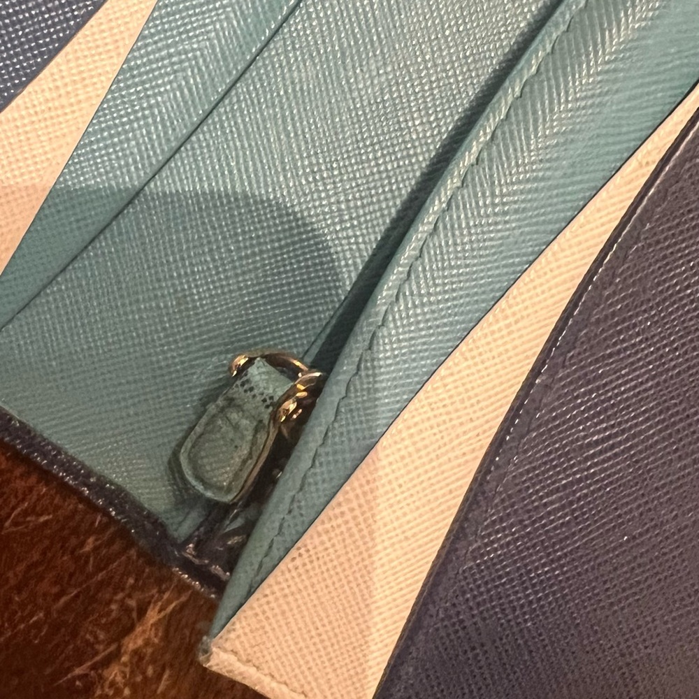 BAG BATTLE Prada Wallet - Picture 3 of 11